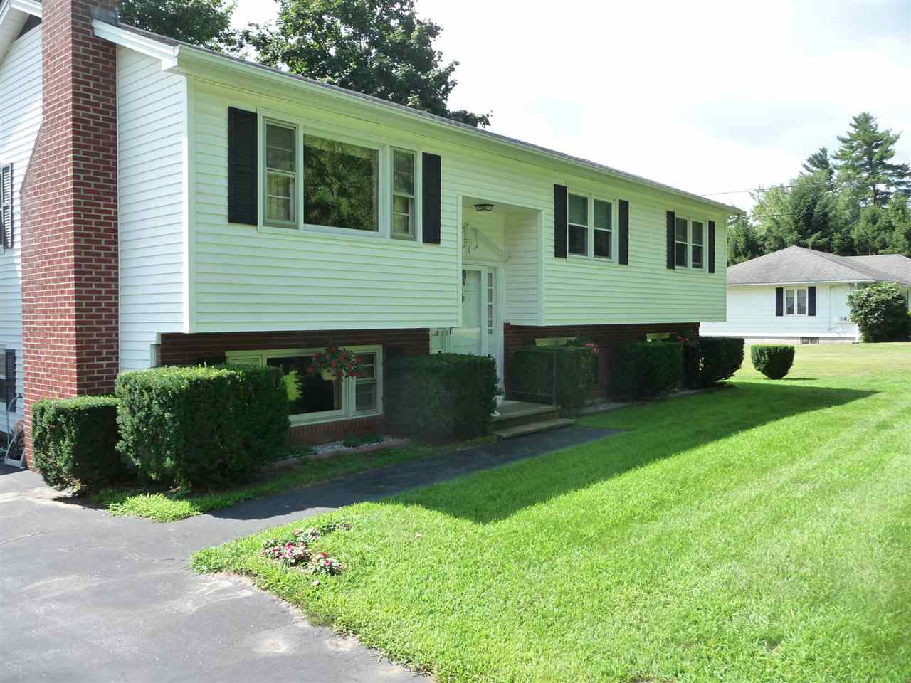 6 Goonan Road Hooksett, NH 03106 - Photo 3 of 31