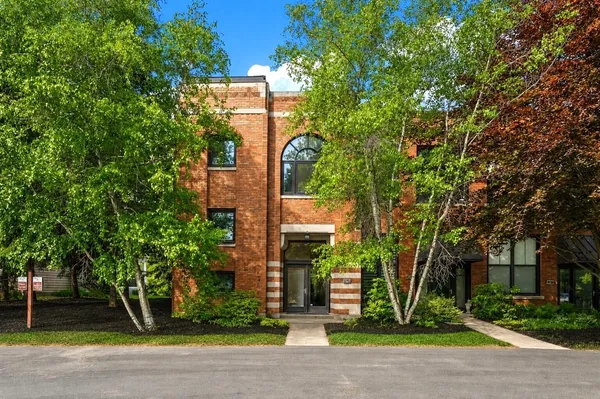 $825,000 | 222 South Whittaker Street, Unit G, New Buffalo, MI 49117