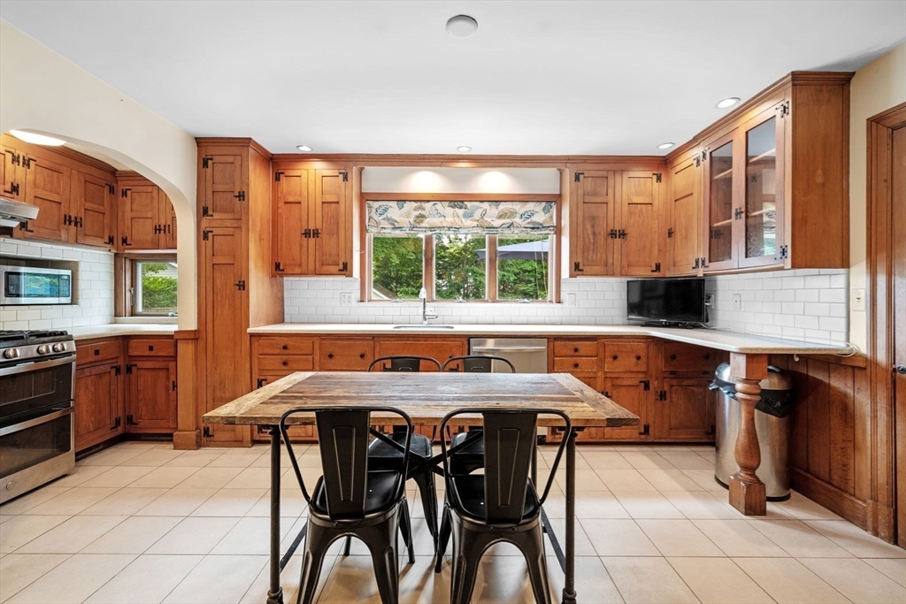 12 Robert Road Marblehead, MA 01945 - Photo 7 of 29 Gallery Image 7