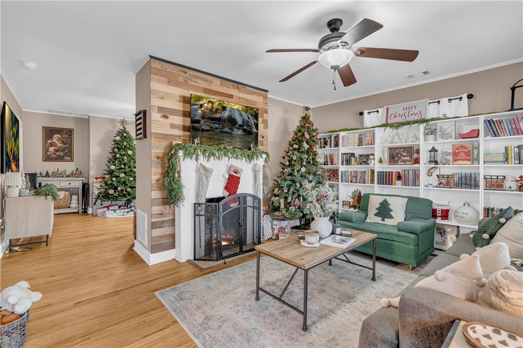 4106 Highway 29 Colbert, GA 30628 - Photo 63 of 82 a living room with furniture and a potted plant