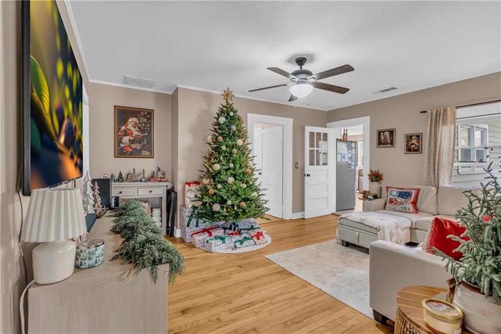 4106 Highway 29 Colbert, GA 30628 - Photo 67 of 82 a living room with furniture and a potted plant