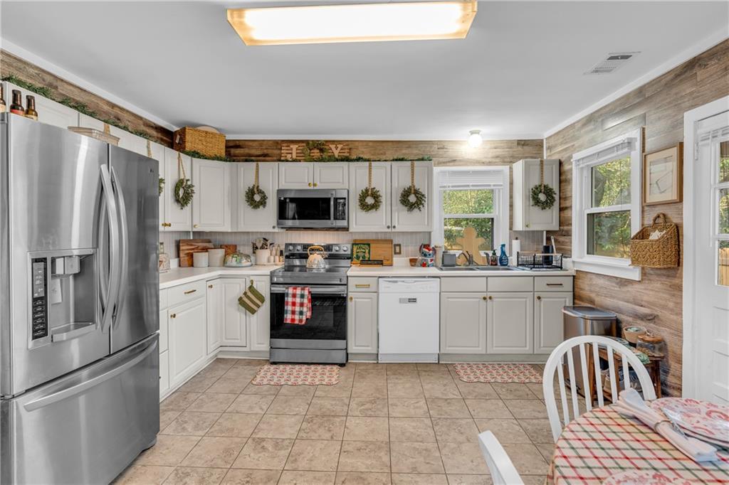 4106 Highway 29 Colbert, GA 30628 - Photo 76 of 82 a kitchen with granite countertop a refrigerator stove top oven and sink