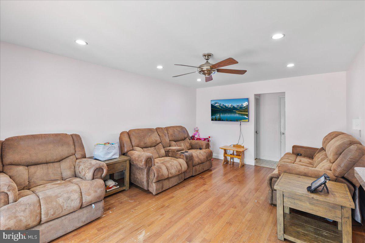 1795 Witherspoon Court Sewell, NJ 08080 - Photo 12 of 32 a living room with furniture