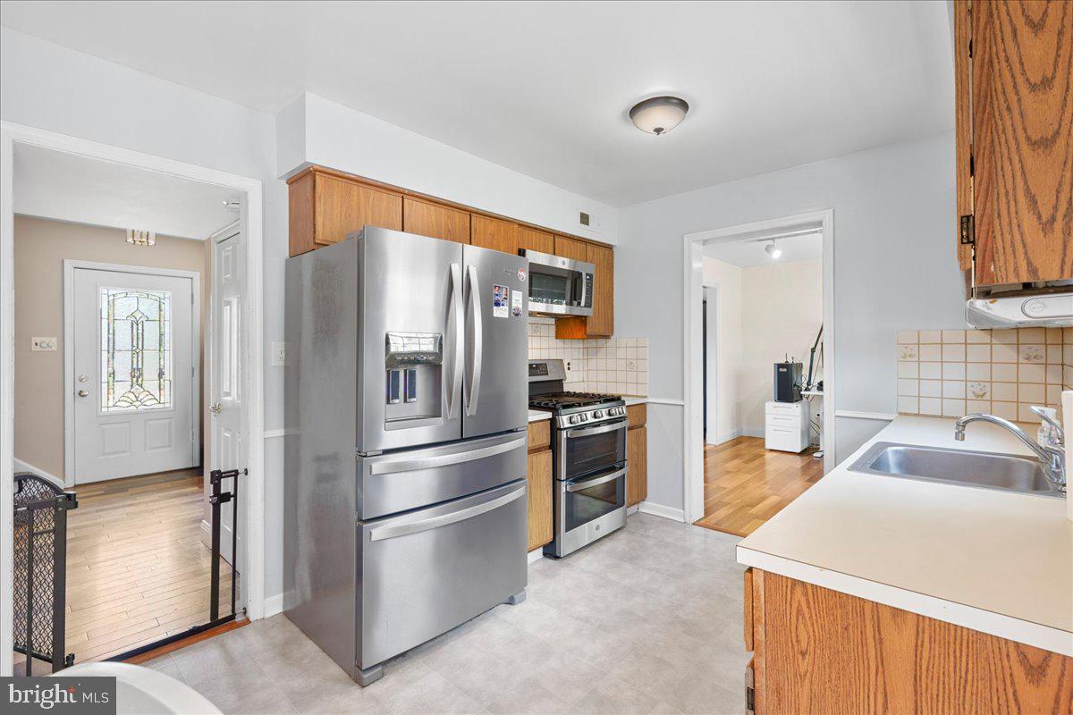 1795 Witherspoon Court Sewell, NJ 08080 - Photo 10 of 32 a kitchen with stainless steel appliances a refrigerator sink and stove