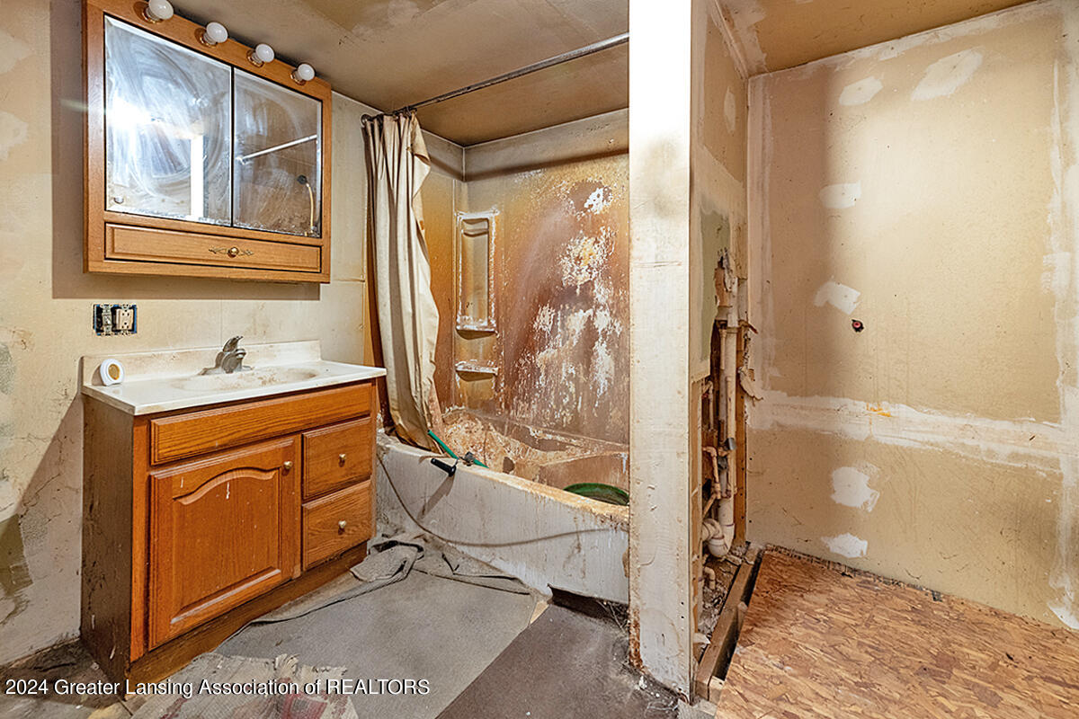 2841 Webster Road Lansing, MI 48906 - Photo 8 of 15 08