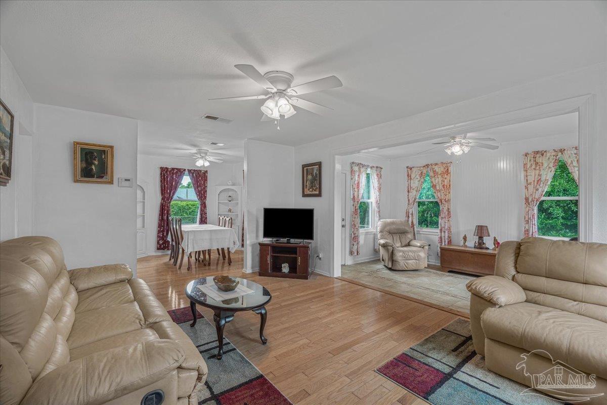422 Gibbs Road Pensacola, FL 32507 - Photo 12 of 36
