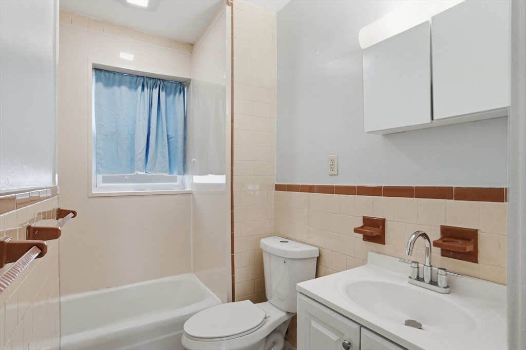 27 Carleton Avenue Haverhill, MA 01835 - Photo 13 of 37