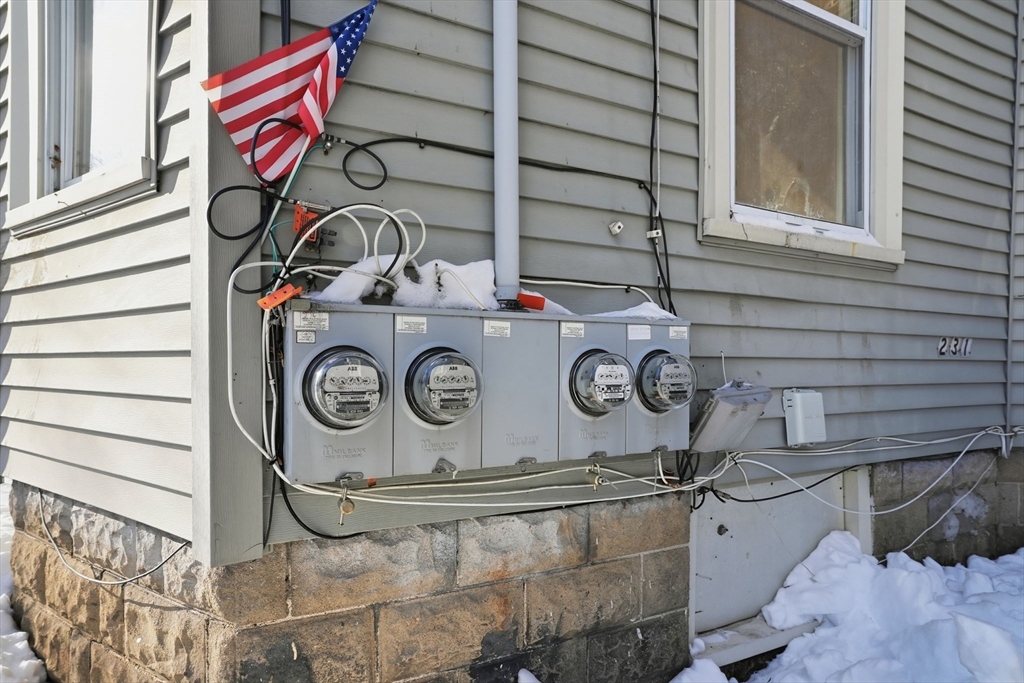 27 Carleton Avenue Haverhill, MA 01835 - Photo 33 of 37