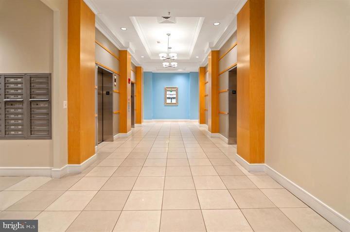 414 Water Street, Unit 2504 Baltimore, MD 21202 - Photo 20 of 20 a view of a hallway with a chandelier
