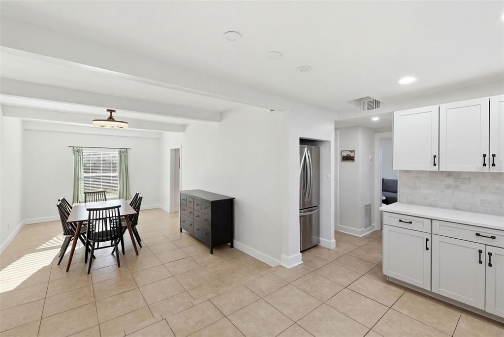 322 Fern Cliff Avenue Temple Terrace, FL 33617 - Photo 12 of 38