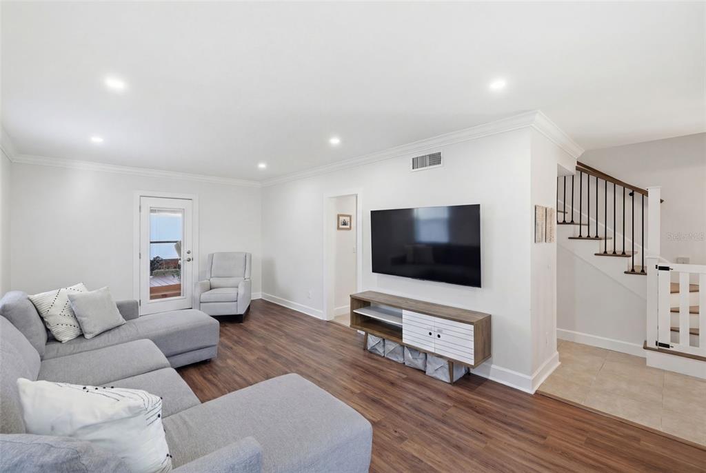 322 Fern Cliff Avenue Temple Terrace, FL 33617 - Photo 7 of 38