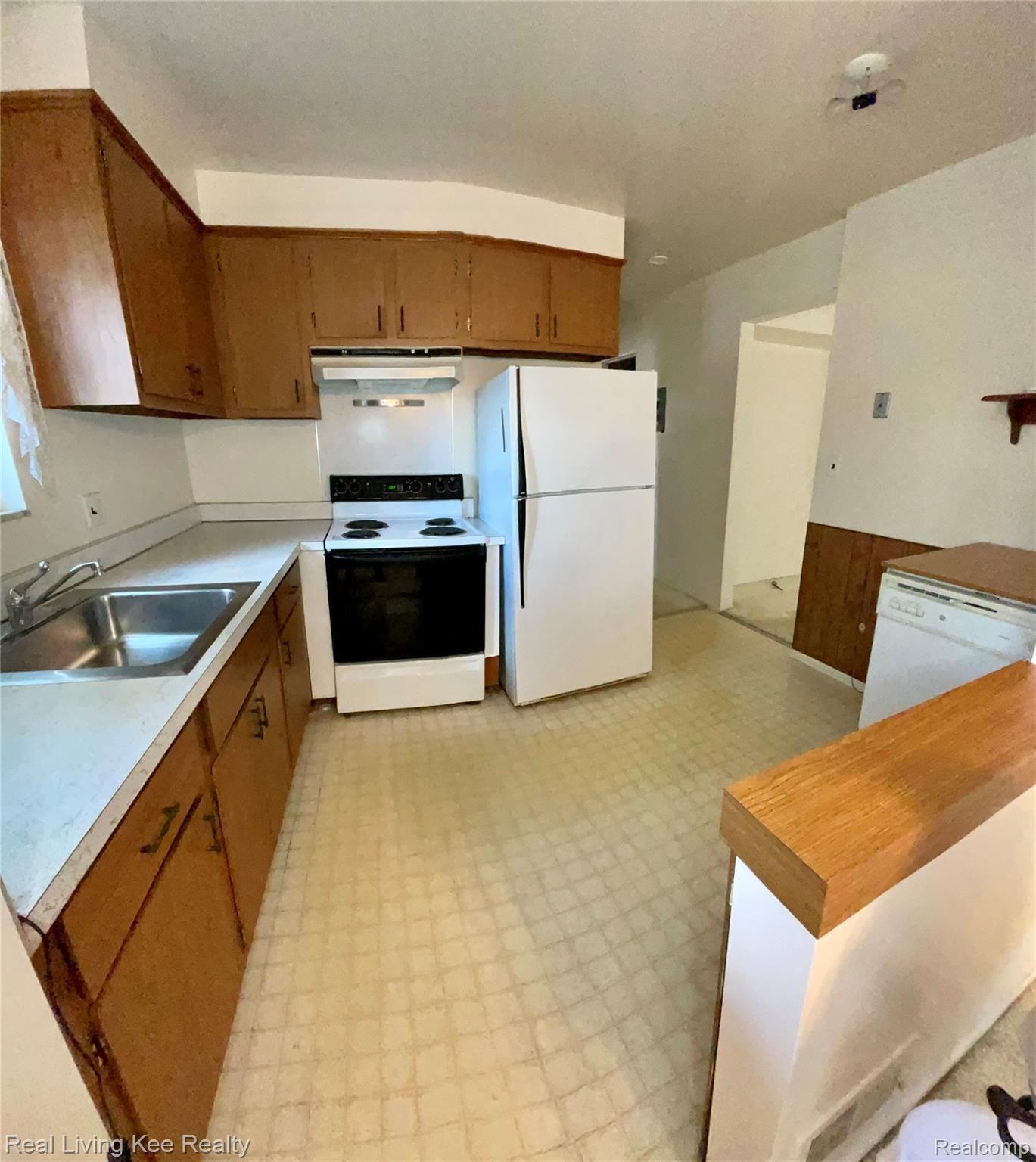 29558 Hoover Road Warren, MI 48093 - Photo 3 of 12 Hoover 7.jpg