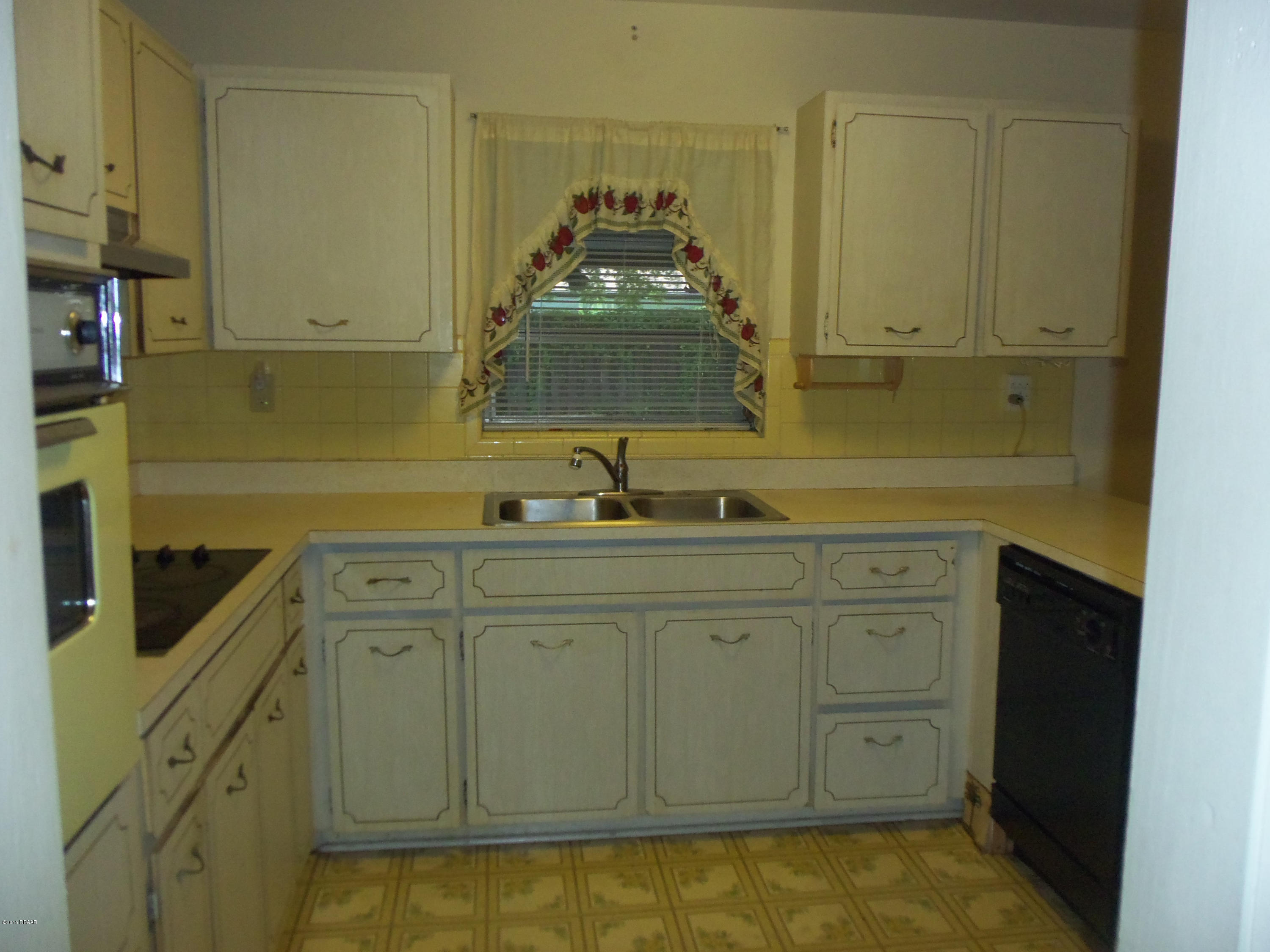 1396 Sunland Road Daytona Beach, FL 32114 - Photo 3 of 13 Kitchen