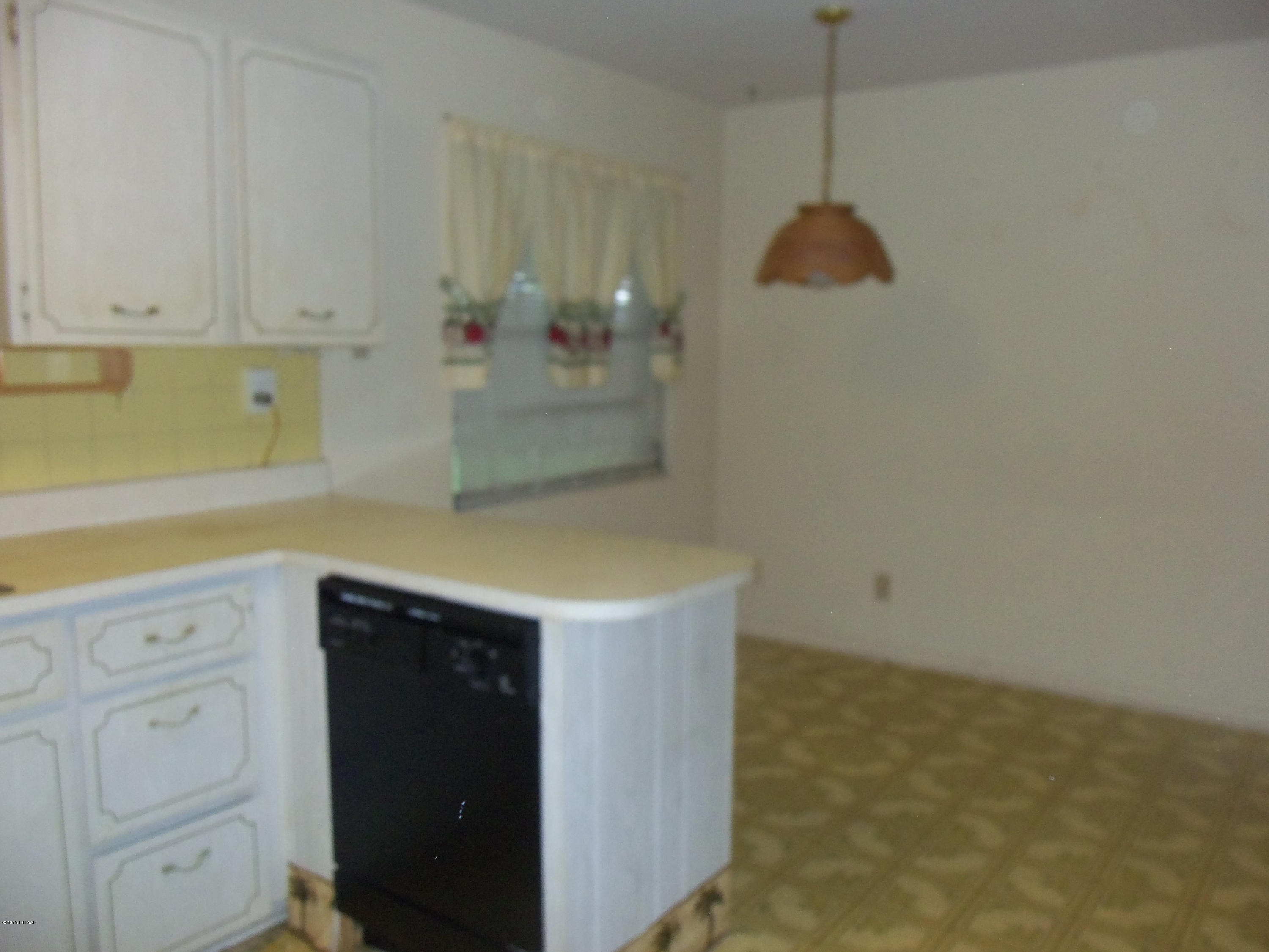 1396 Sunland Road Daytona Beach, FL 32114 - Photo 5 of 13 Eating Area