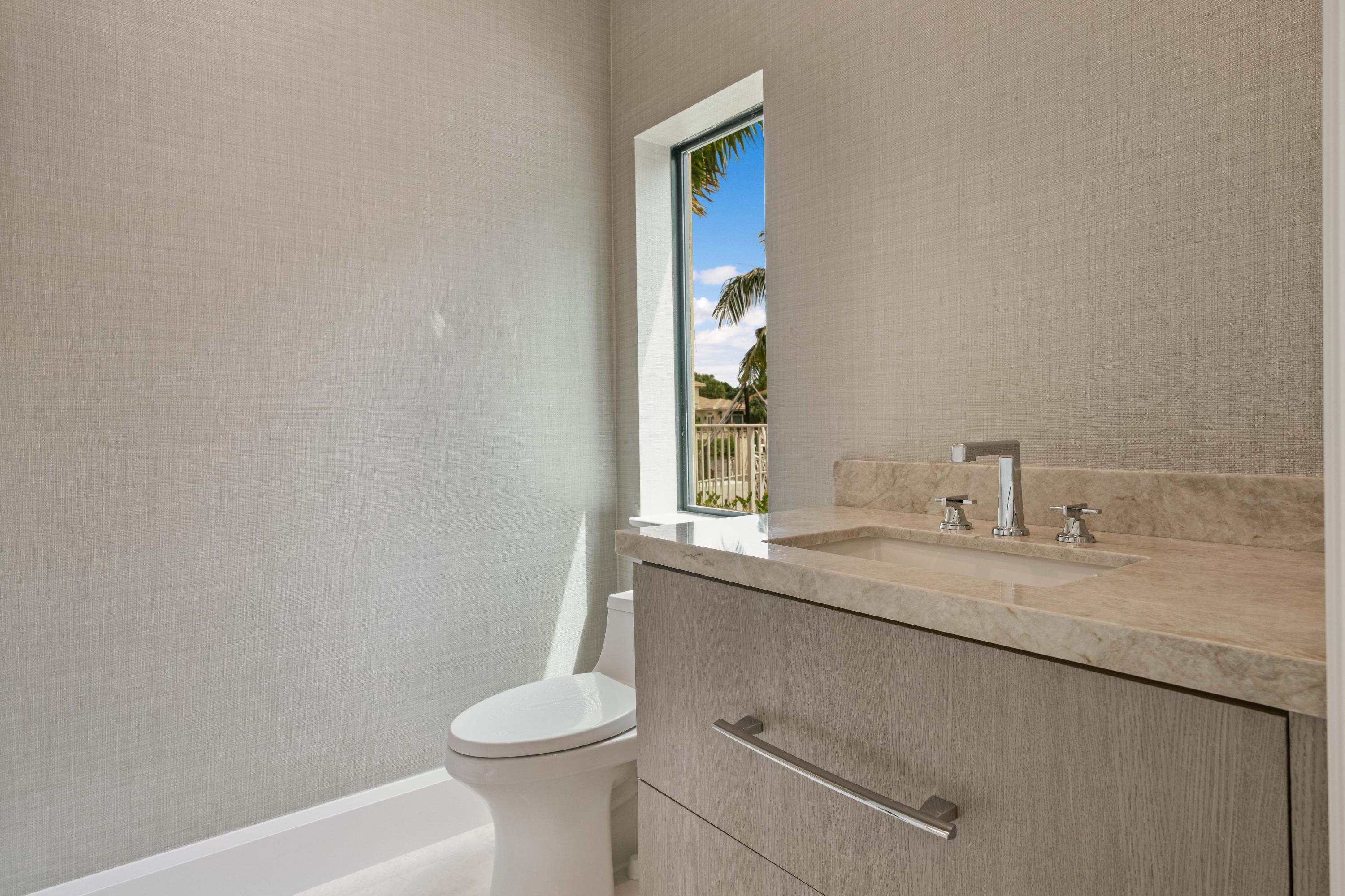 106 Quayside Drive Jupiter, FL 33477 - Photo 50 of 77 Guest Bath