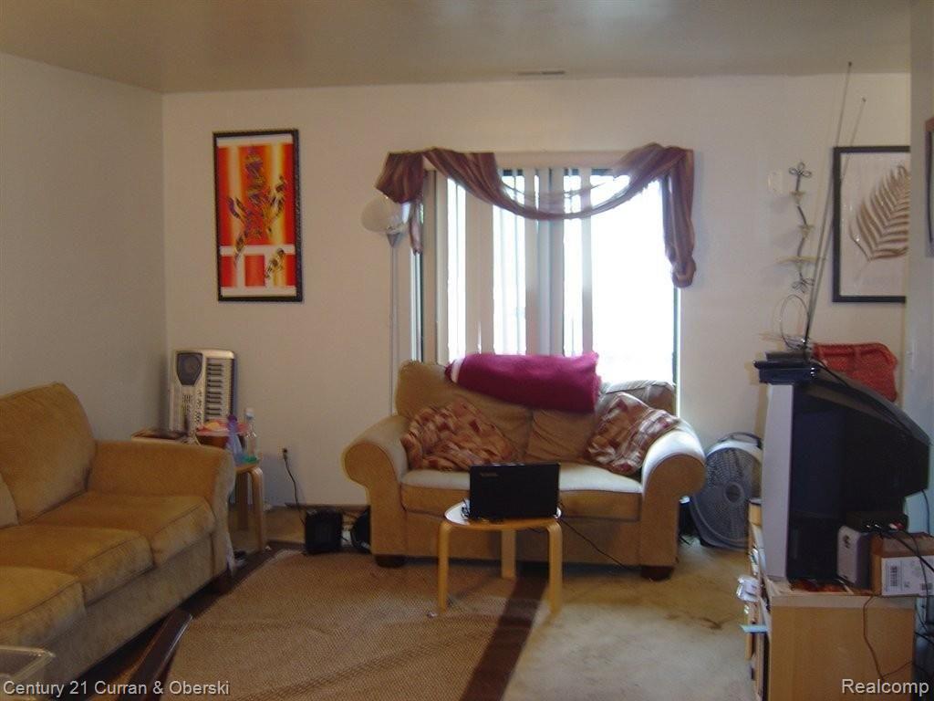 4682 East 10 Mile Road, Unit 12 Warren, MI 48091 - Photo 6 of 16 LARGE LIVING ROOM