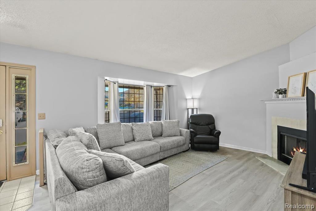 29485 Beau Ridge Farmington Hills, MI 48331 - Photo 6 of 33