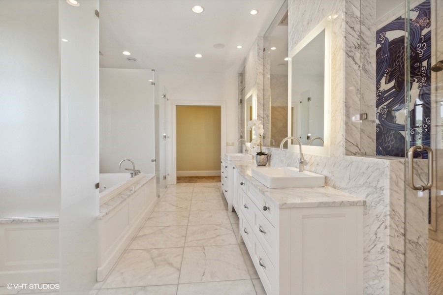 530 South Ridge Road Lake Forest, IL 60045 - Photo 24 of 46 a spacious bathroom with a double vanity sink a mirror and a bathtub