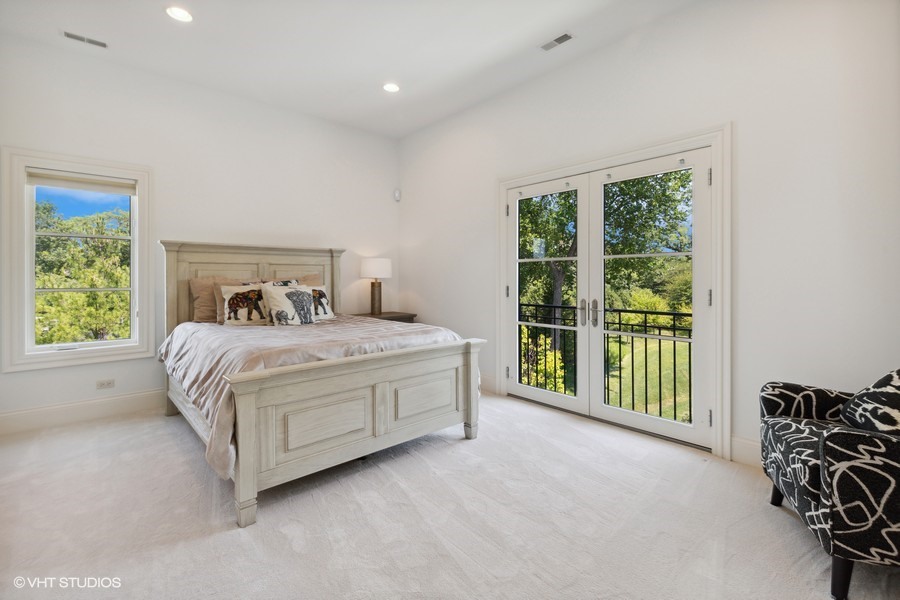 530 South Ridge Road Lake Forest, IL 60045 - Photo 28 of 46 a bed sitting in a bedroom next to a window