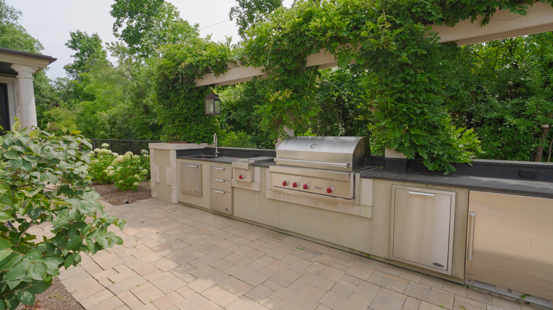 530 South Ridge Road Lake Forest, IL 60045 - Photo 41 of 46 a view of a backyard with sitting area