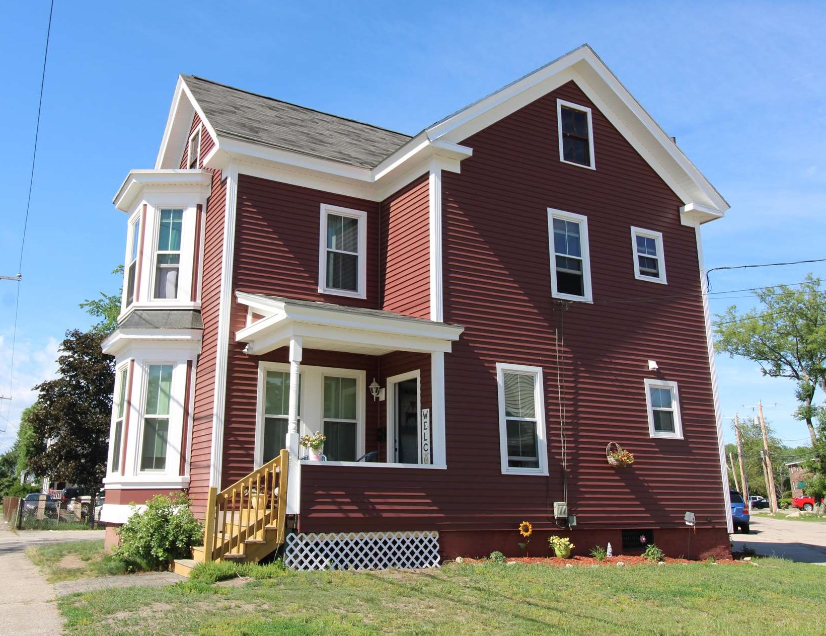 121 Wakefield Street Rochester, NH 03867 - Photo 1 of 31