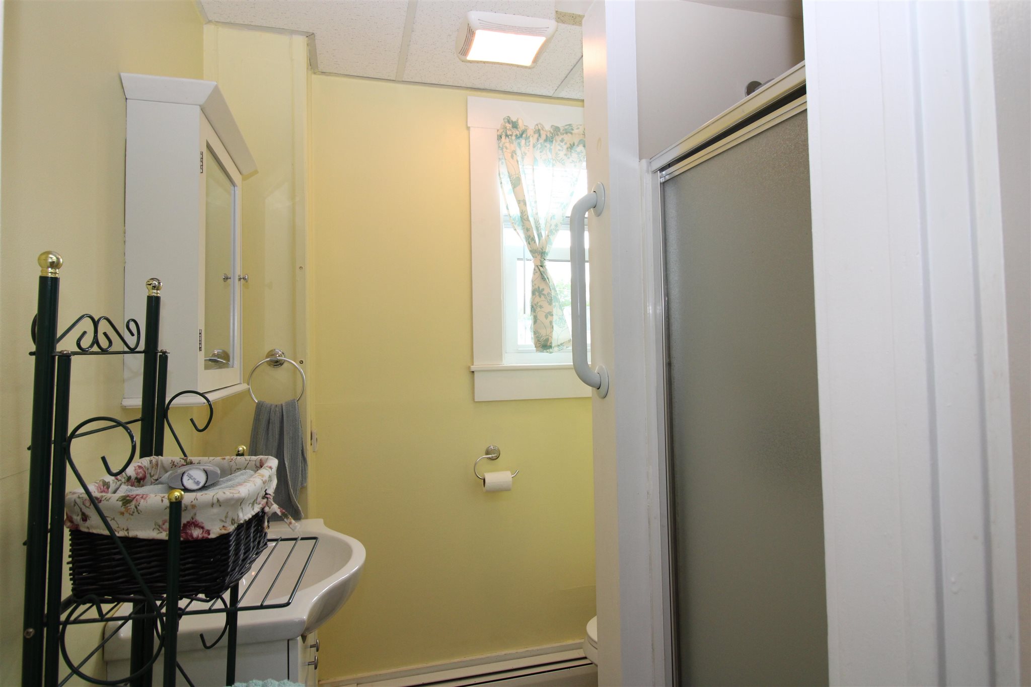 121 Wakefield Street Rochester, NH 03867 - Photo 14 of 31