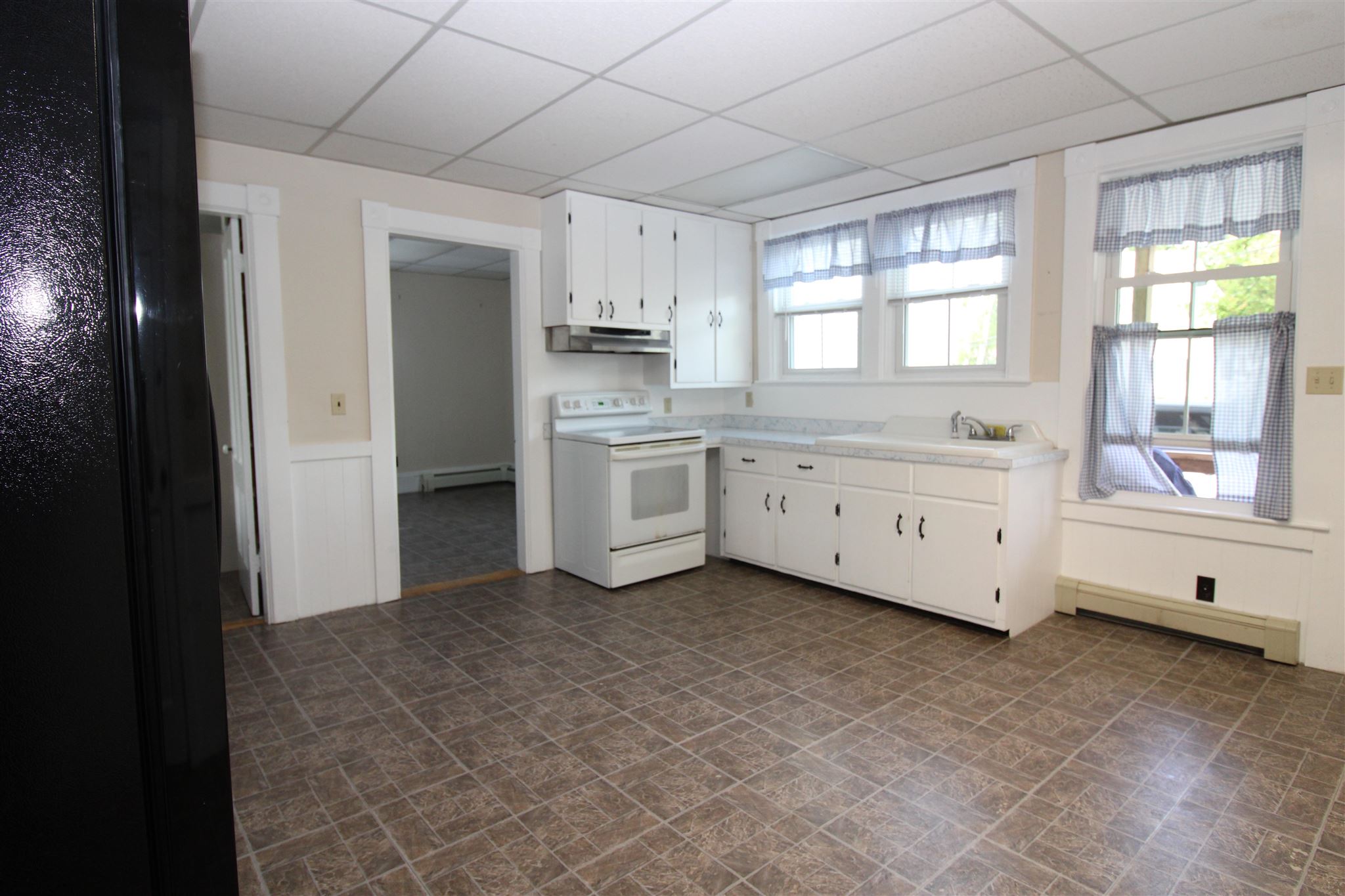 121 Wakefield Street Rochester, NH 03867 - Photo 15 of 31