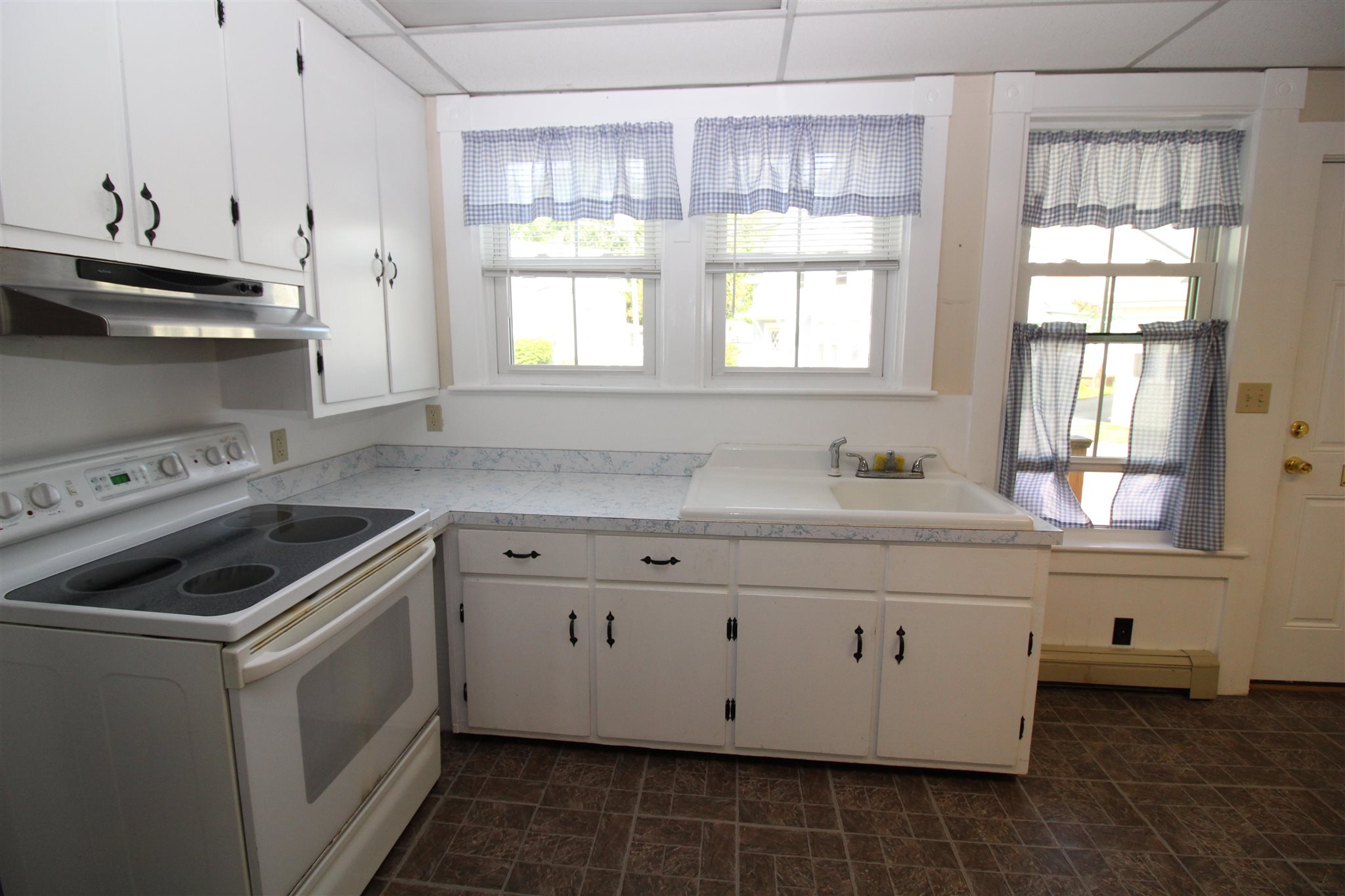 121 Wakefield Street Rochester, NH 03867 - Photo 16 of 31
