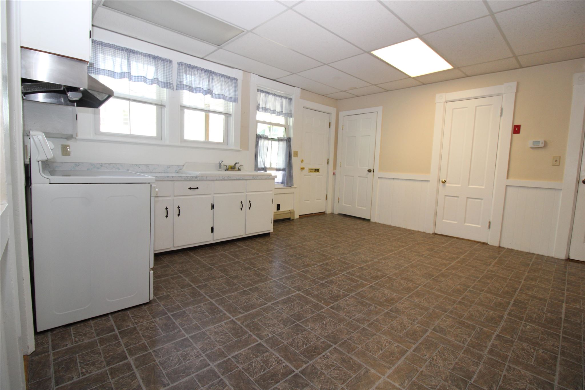 121 Wakefield Street Rochester, NH 03867 - Photo 18 of 31