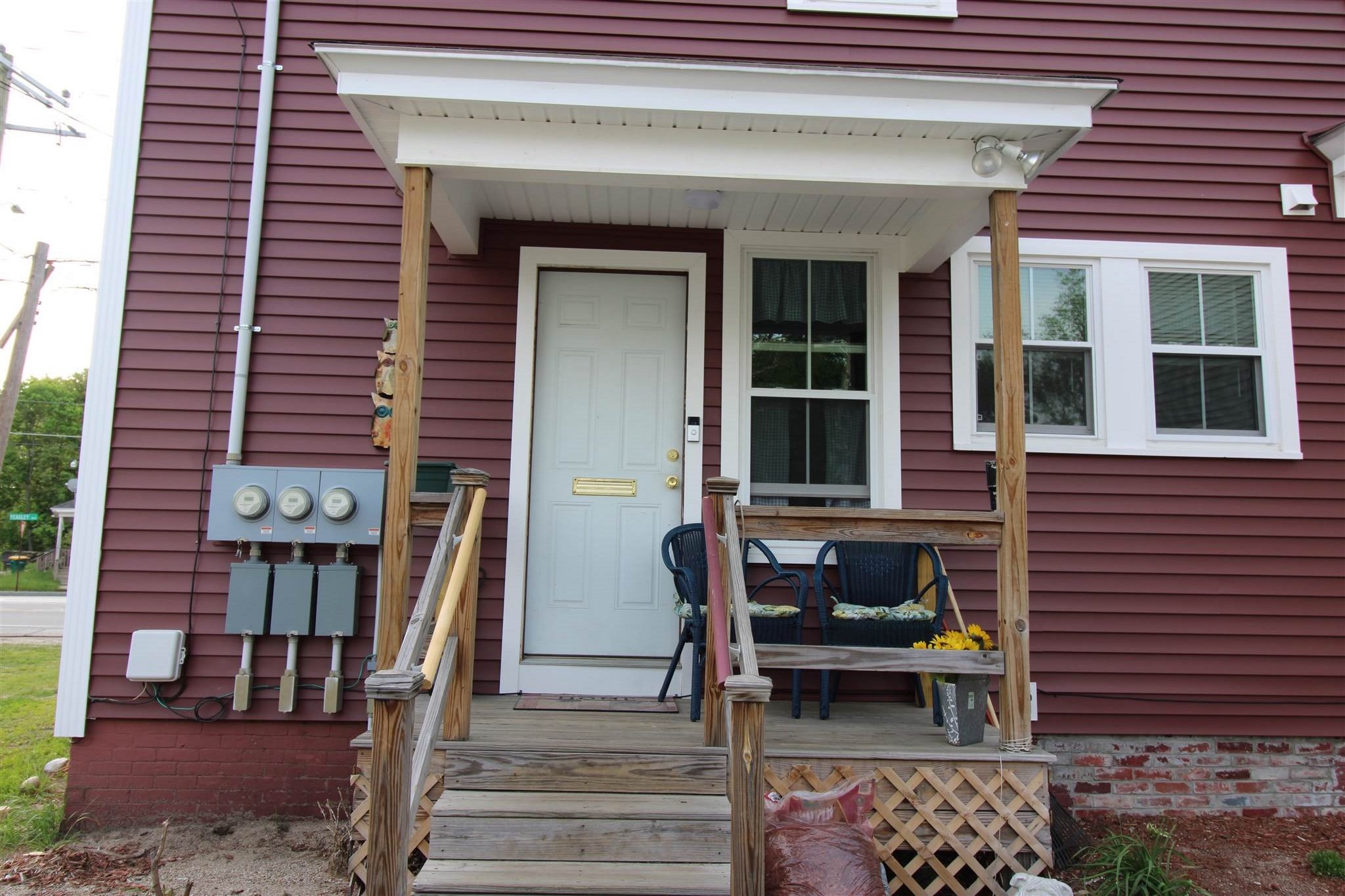 121 Wakefield Street Rochester, NH 03867 - Photo 3 of 31