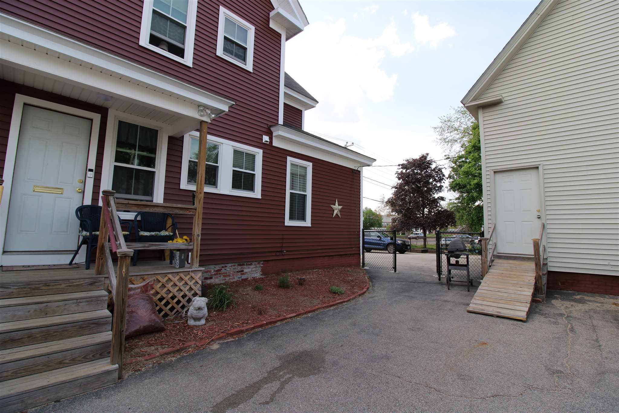 121 Wakefield Street Rochester, NH 03867 - Photo 4 of 31