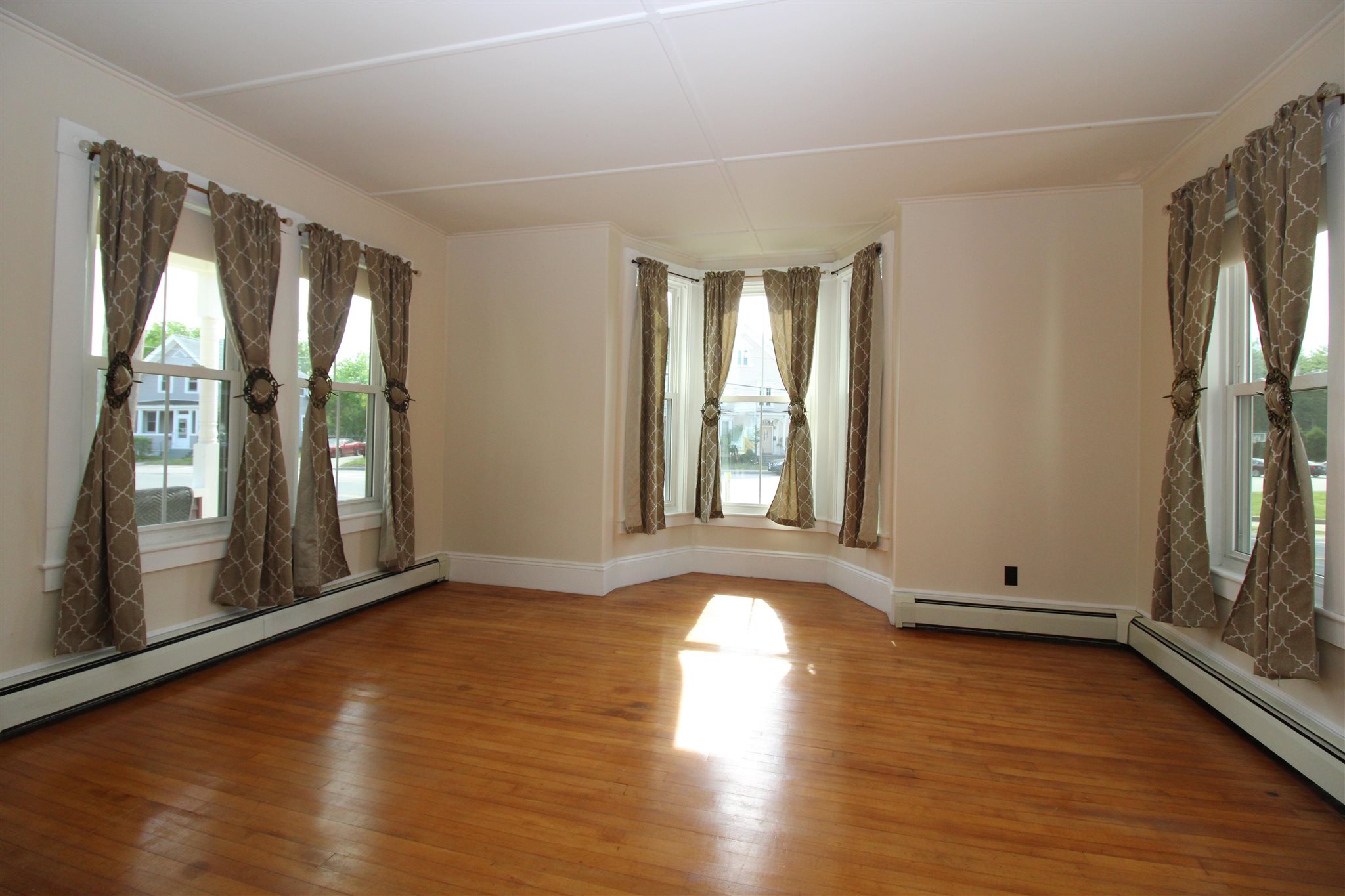 121 Wakefield Street Rochester, NH 03867 - Photo 7 of 31