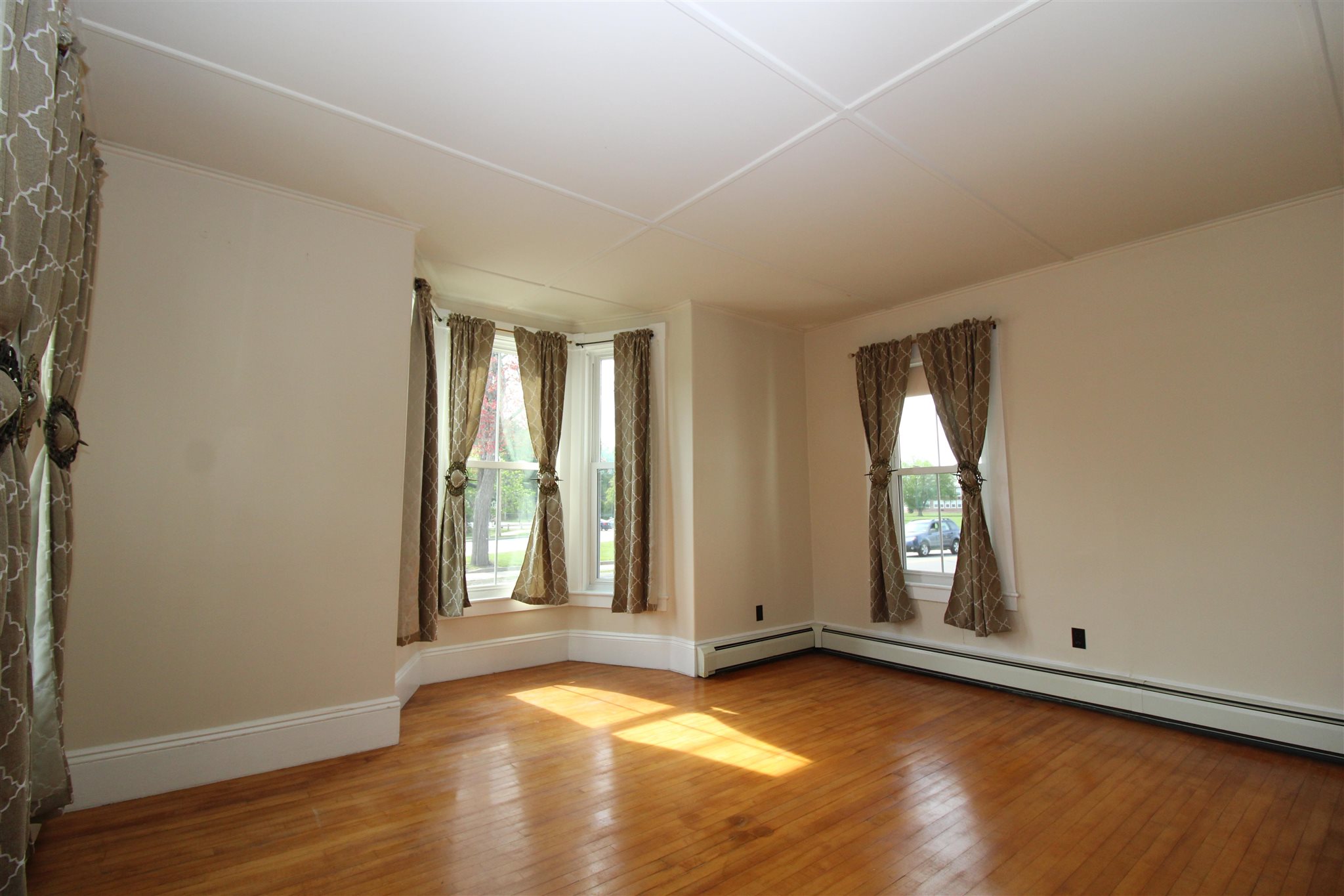 121 Wakefield Street Rochester, NH 03867 - Photo 8 of 31