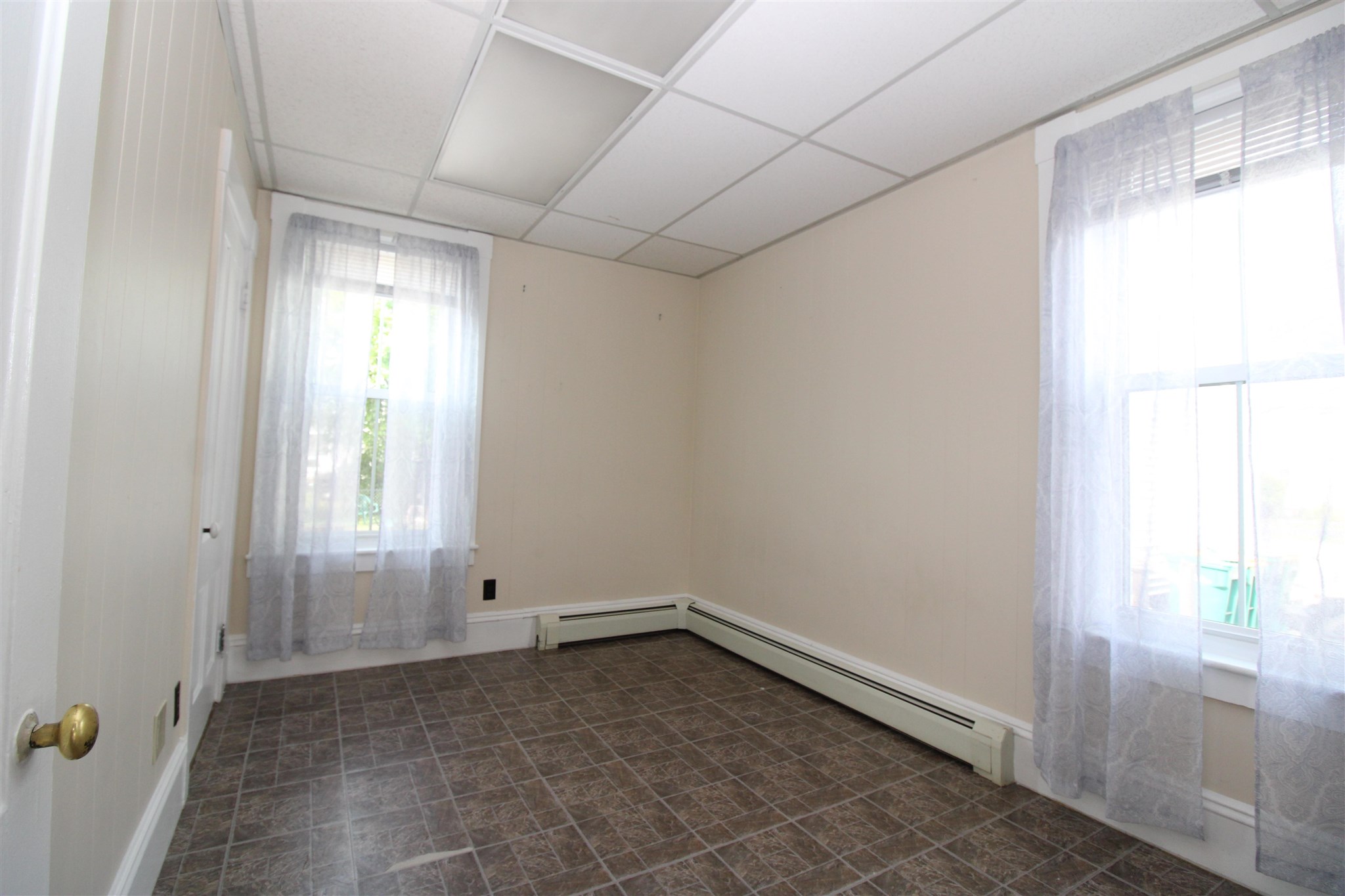 121 Wakefield Street Rochester, NH 03867 - Photo 9 of 31