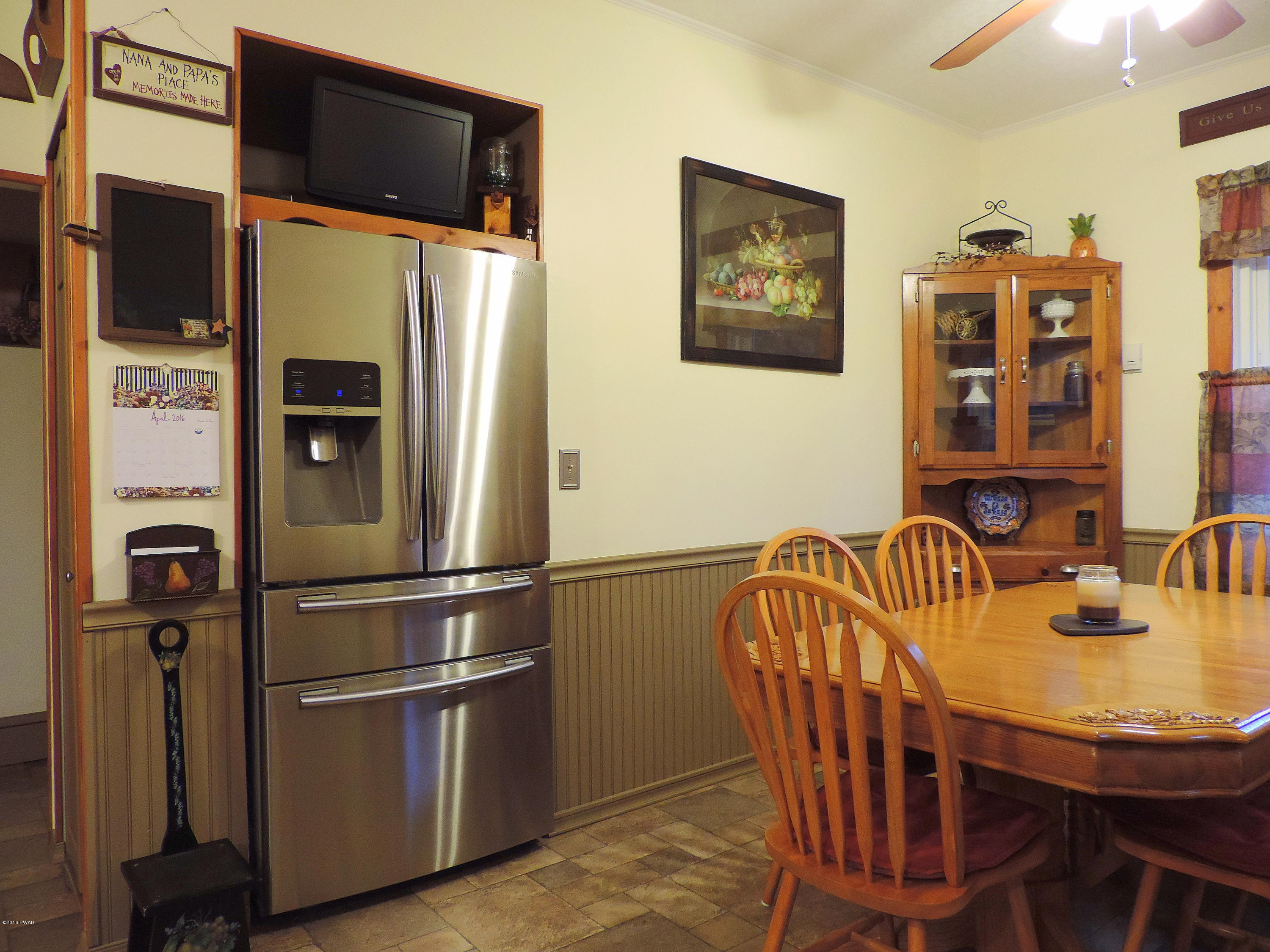 212 Ridge Avenue Hawley, PA 18428 - Photo 4 of 42 Refrigerator, Freezer Vegetable Drawer