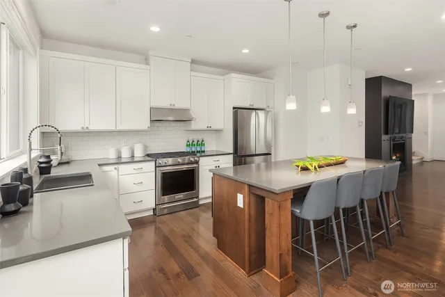 $999,999 | 9608 Northeast 182nd Court, Unit D, Bothell, WA 98011