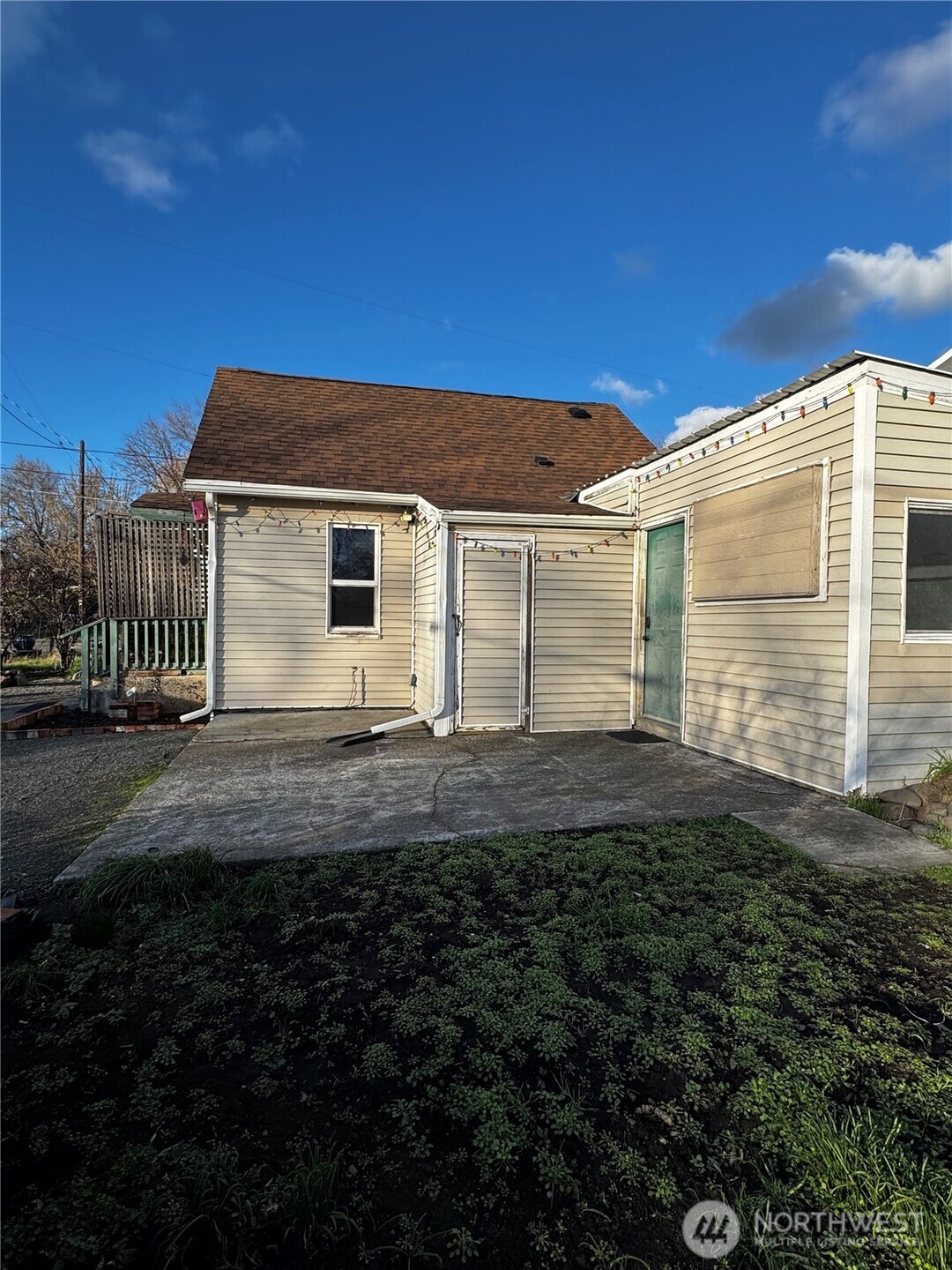 601 Hawthorne Street Walla Walla, WA 99362 - Photo 12 of 16 a view of a house with a backyard