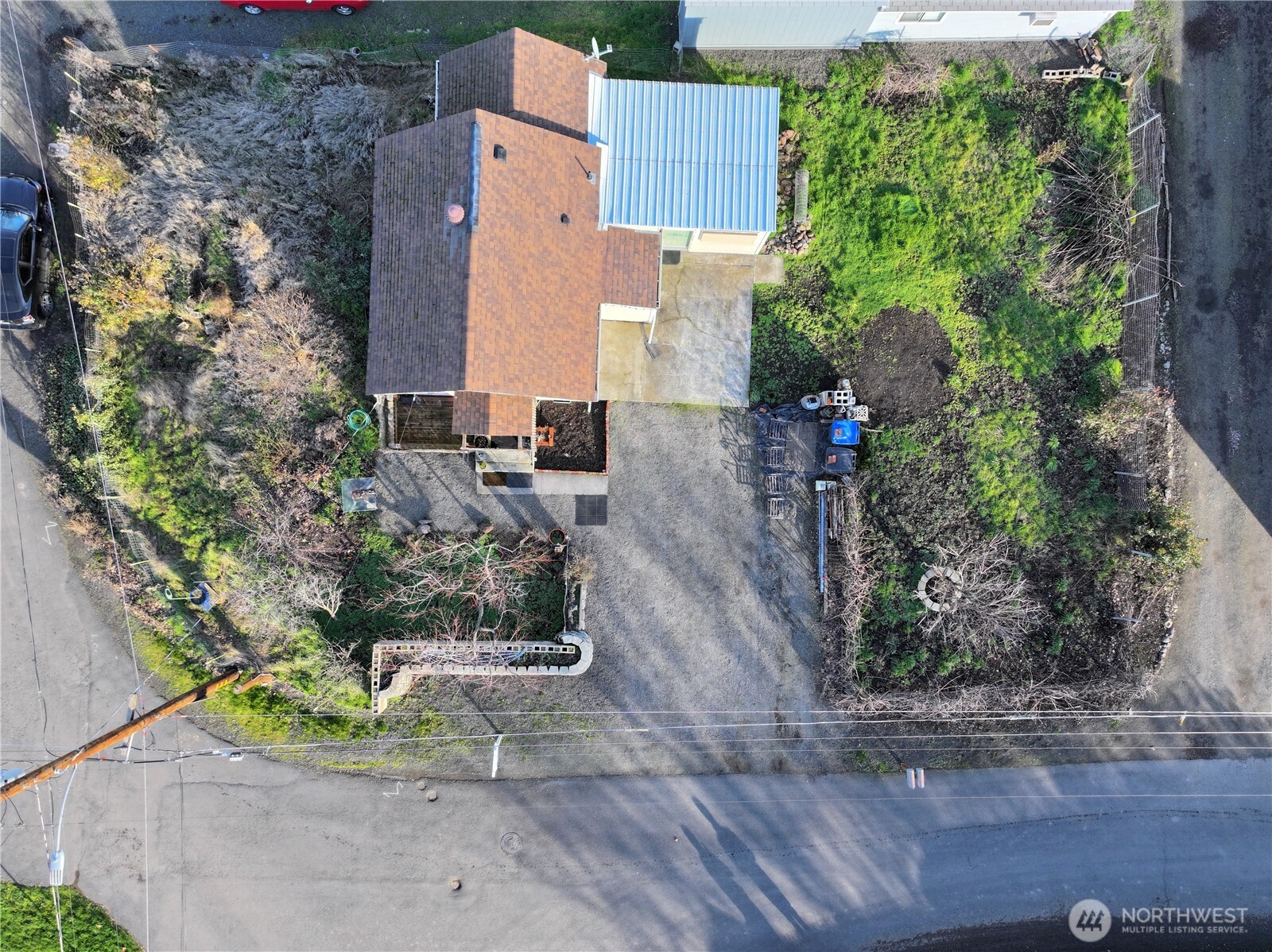 601 Hawthorne Street Walla Walla, WA 99362 - Photo 16 of 16 an aerial view of a house with a yard and garden