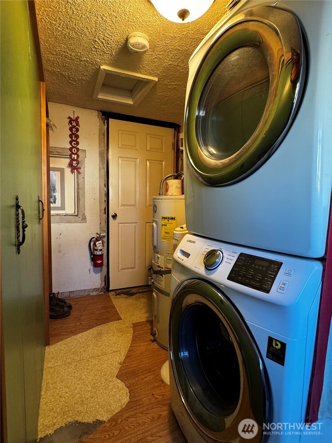 601 Hawthorne Street Walla Walla, WA 99362 - Photo 9 of 16 a utility room with dryer and washer