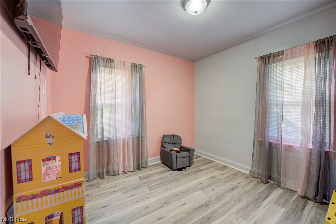 14202 Glenside Road Cleveland, OH 44110 - Photo 15 of 41 featuring light wood-type flooring