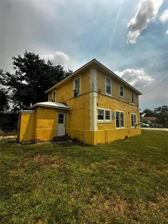 a house view with a outdoor space
