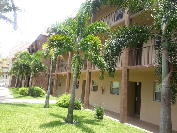 $249,000 | 120 Sparrow Drive, Unit 115, Royal Palm Beach, FL 33411