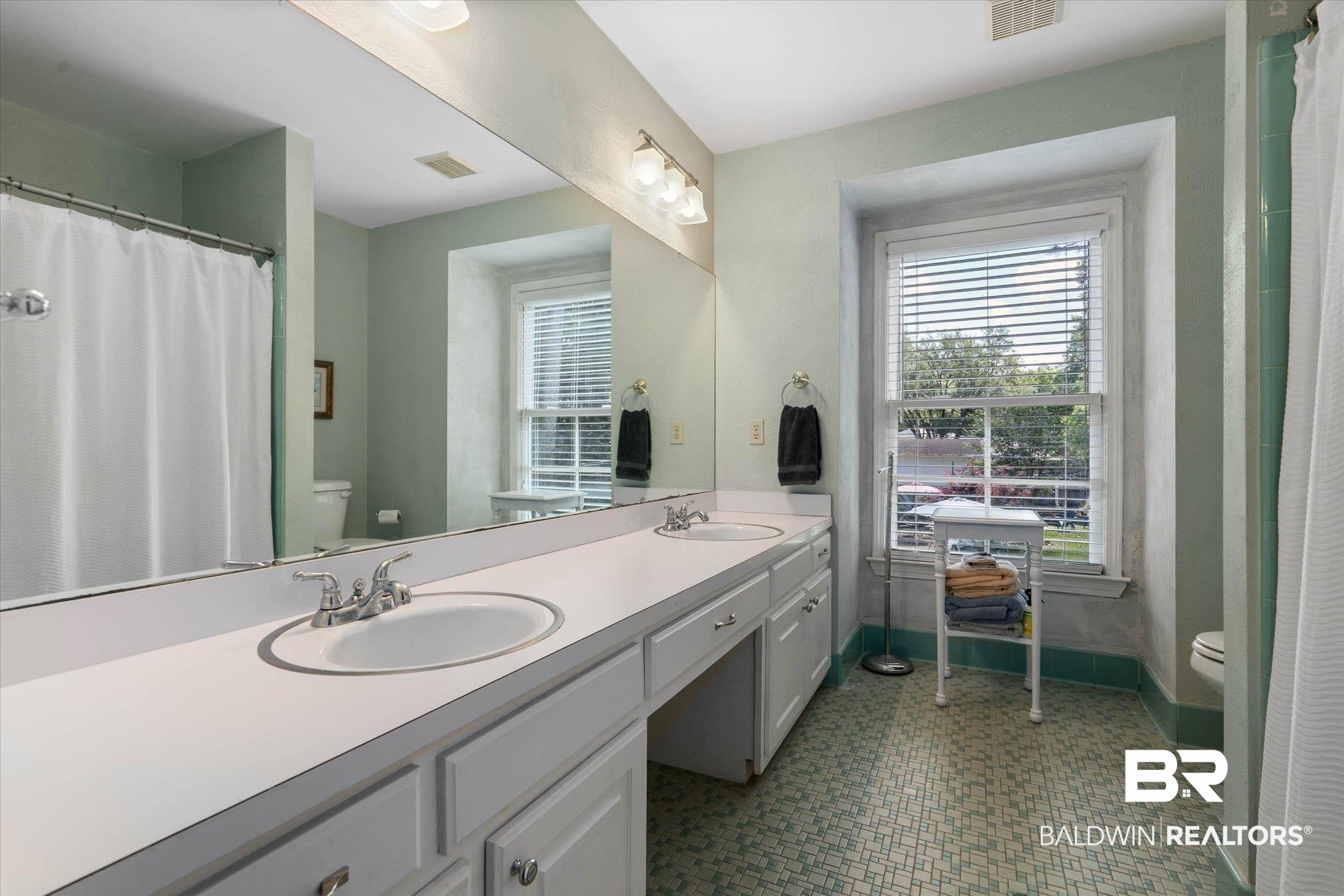 559 East Cumberland Road Mobile, AL 36608 - Photo 30 of 48 Full bath with a shower with shower curtain, double vanity, and plenty of natural light