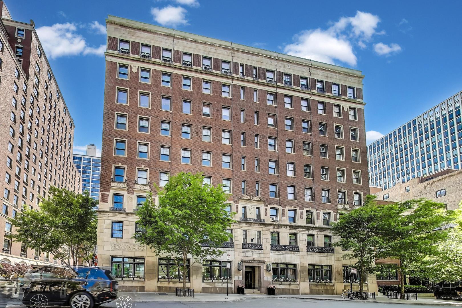 1255 North State Parkway, Unit 2E3E Chicago, IL 60610 - Photo 2 of 38 a front view of a building