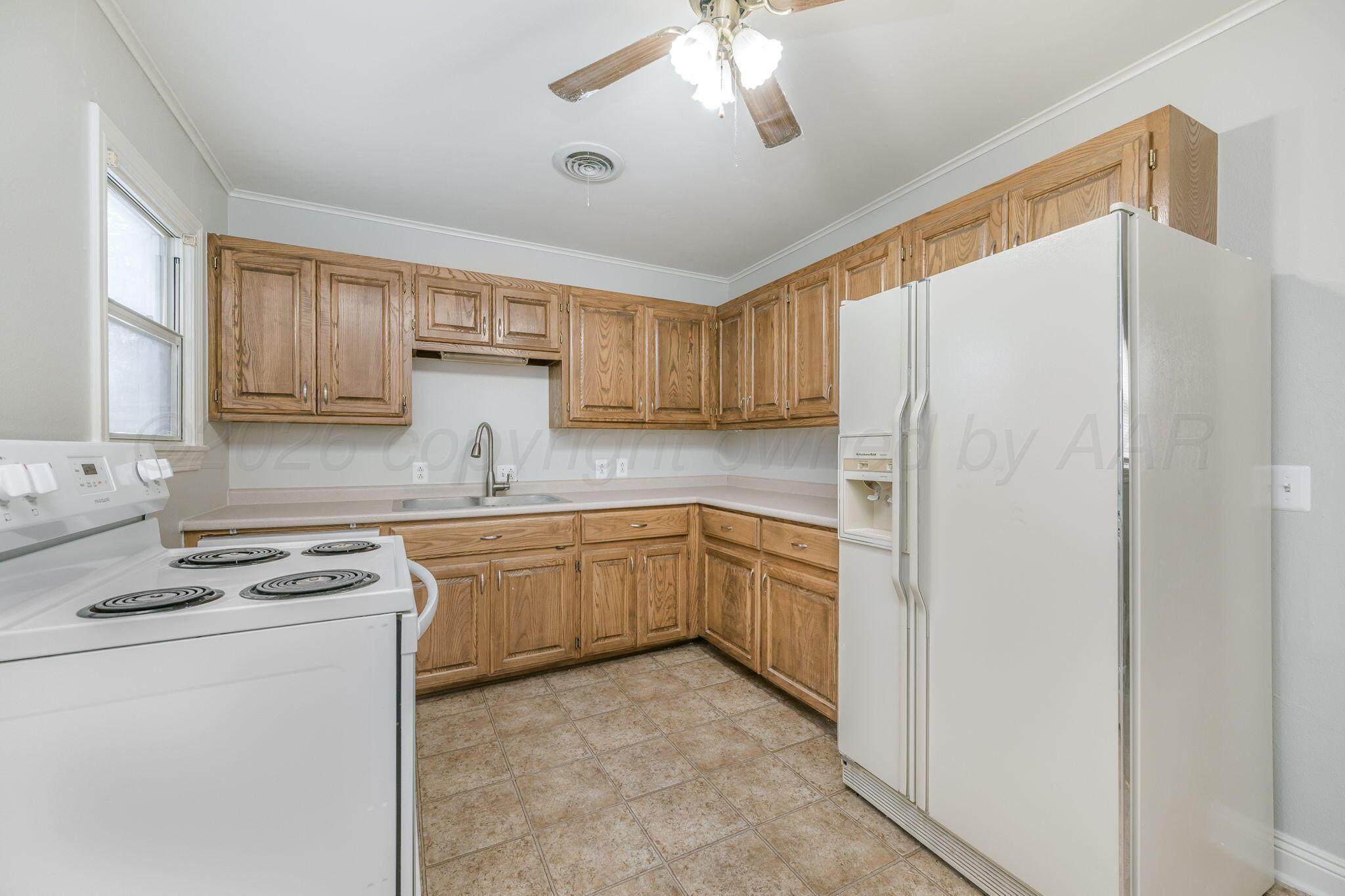 911 West 3rd Street Canyon, TX 79015 - Photo 6 of 18 Kitchen