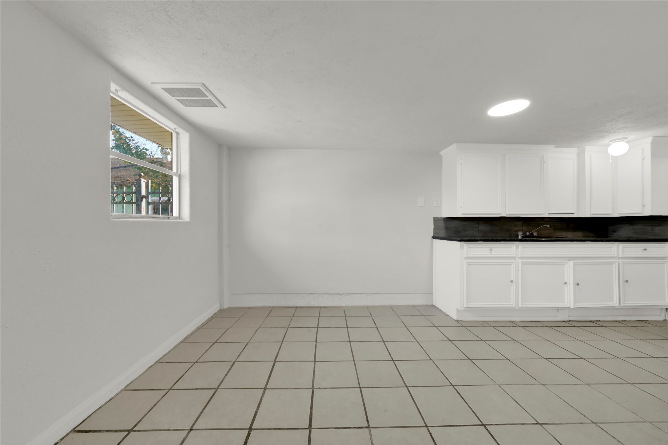 106 Hanover Street Houston, TX 77012 - Photo 26 of 49 a view of an empty room