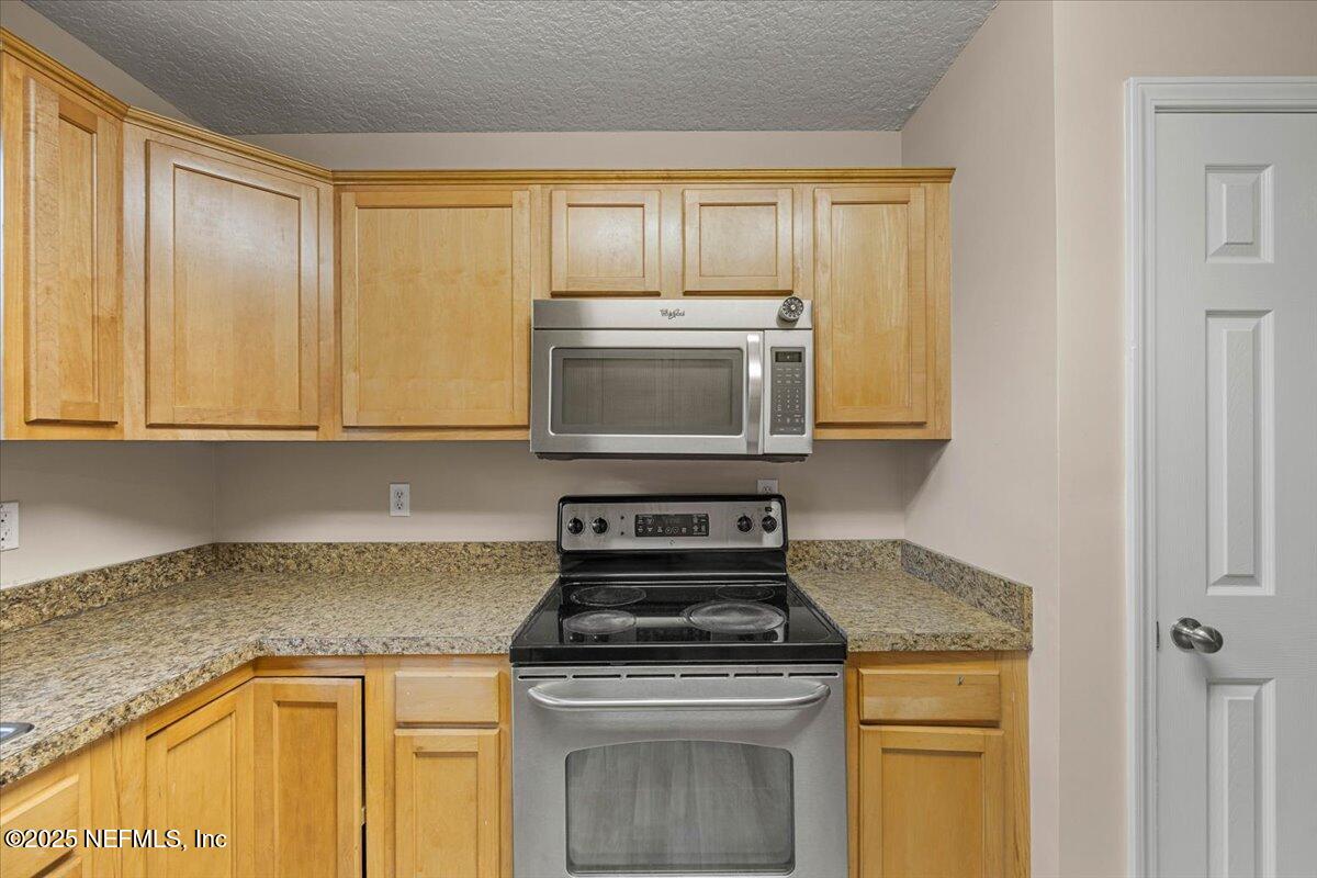 4527 Clairmont Road Jacksonville, FL 32207 - Photo 13 of 40 a stove top oven sitting inside of a kitchen
