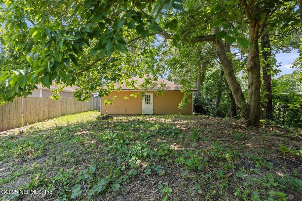 4527 Clairmont Road Jacksonville, FL 32207 - Photo 35 of 40 a view of a backyard