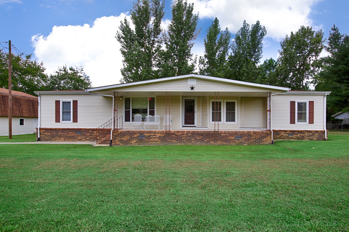 272 Jones Road Taft, TN 38488 - Photo 1 of 40 a front view of a house with garden