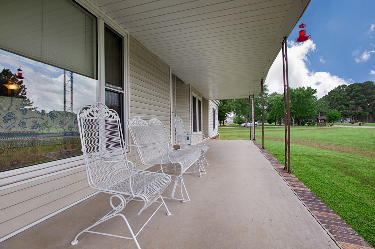 272 Jones Road Taft, TN 38488 - Photo 3 of 40 a view of a patio with a table and chairs